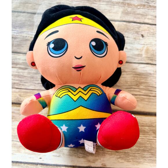 WONDER WOMEN PLUSH TOY - Picture 2 of 7